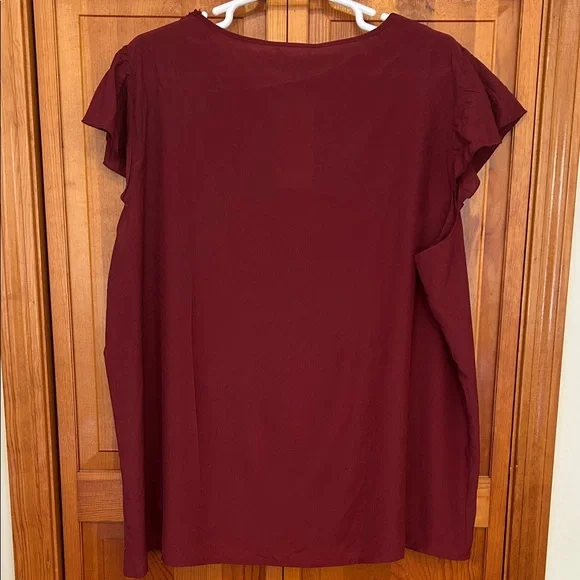 BloomChic Deep Red Crochet Detail Blouse Plus Size 5X/28 Short Sleeve New - Picture 4 of 9